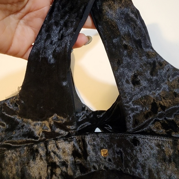 Fabletics Oasis Elegant Black Velvet Sport Bra  Bralette M - Picture 10 of 13